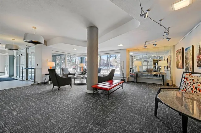 $140,000 | 333 West Meyer Boulevard, Unit 214, Kansas City, MO 64113