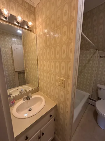 $1,800 | 82 Summer Street, Unit 2, Laconia, NH 03246