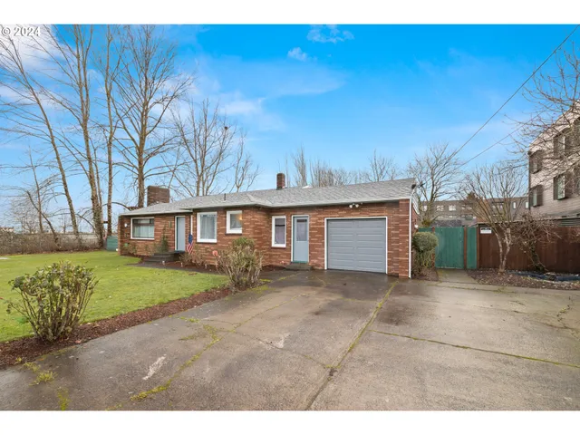 $399,999 | 450 Southeast Hogan Road, Gresham, OR 97080