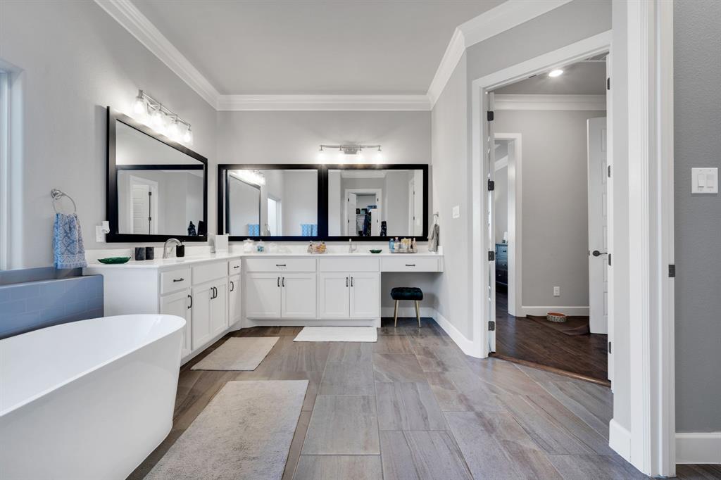 2501 Running Ranch Place Arlington, TX 76001 - Photo 21 of 38 a bathroom with a sink a mirror and a bathtub