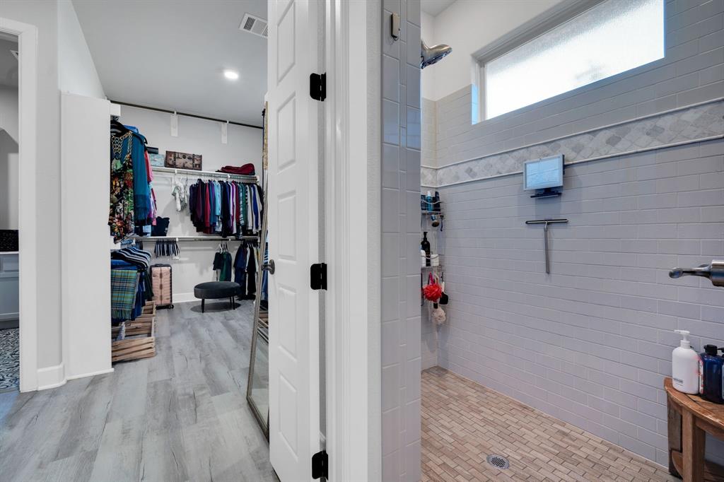 2501 Running Ranch Place Arlington, TX 76001 - Photo 23 of 38 a view of a walk in closet
