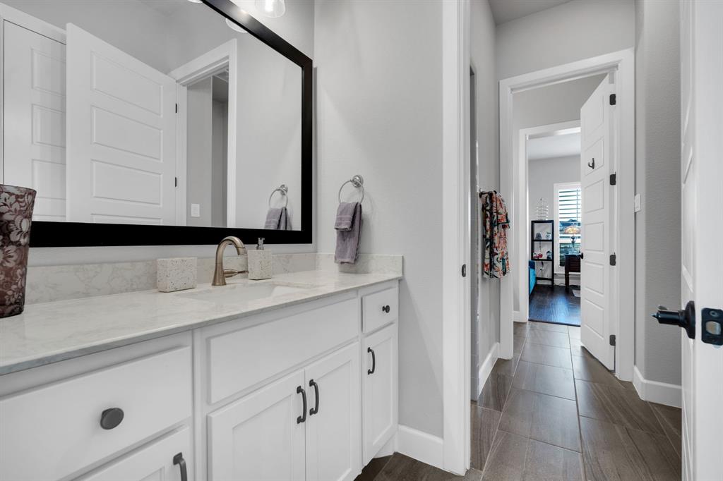 2501 Running Ranch Place Arlington, TX 76001 - Photo 30 of 38 a en suite bathroom with a sink and a mirror