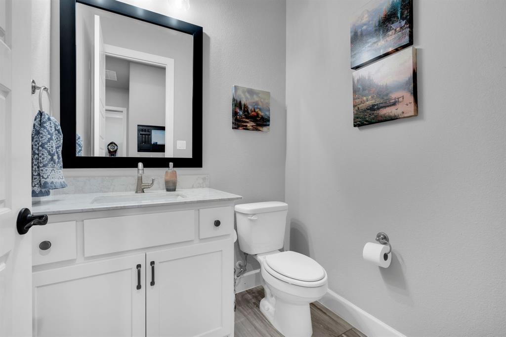 2501 Running Ranch Place Arlington, TX 76001 - Photo 31 of 38 a bathroom with a toilet sink and mirror