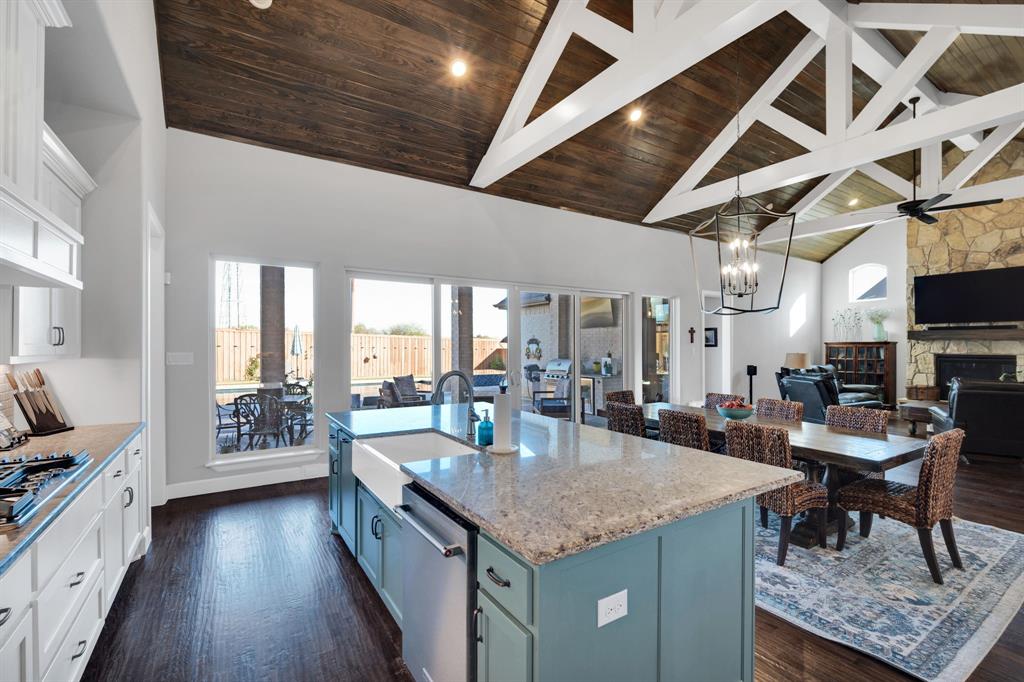 2501 Running Ranch Place Arlington, TX 76001 - Photo 6 of 38 a kitchen with granite countertop lots of counter top space
