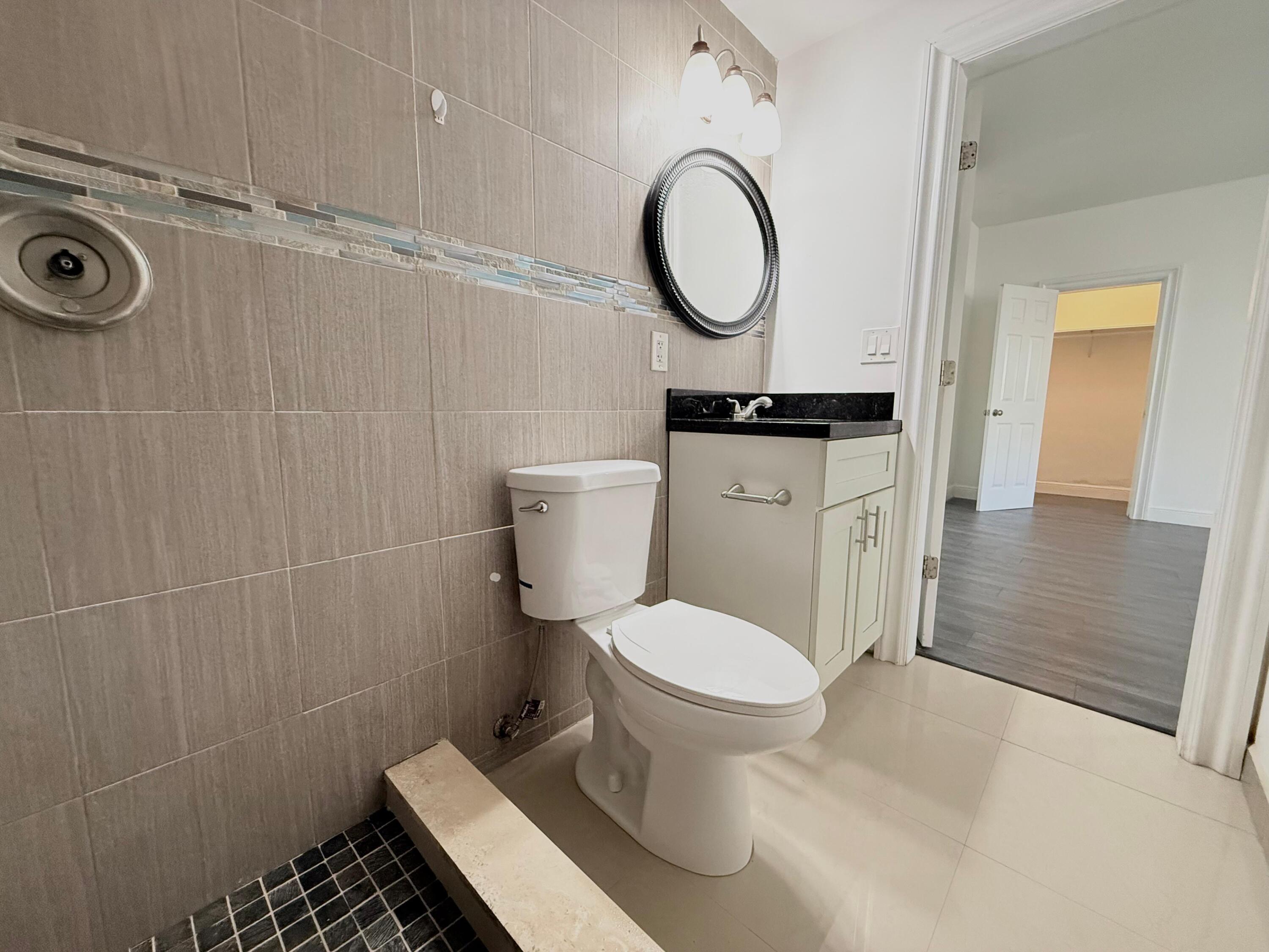 815 Upland Road, Unit 7 West Palm Beach, FL 33401 - Photo 6 of 13 WhatsApp Image 2026-02-10 at 16.09.47 (6