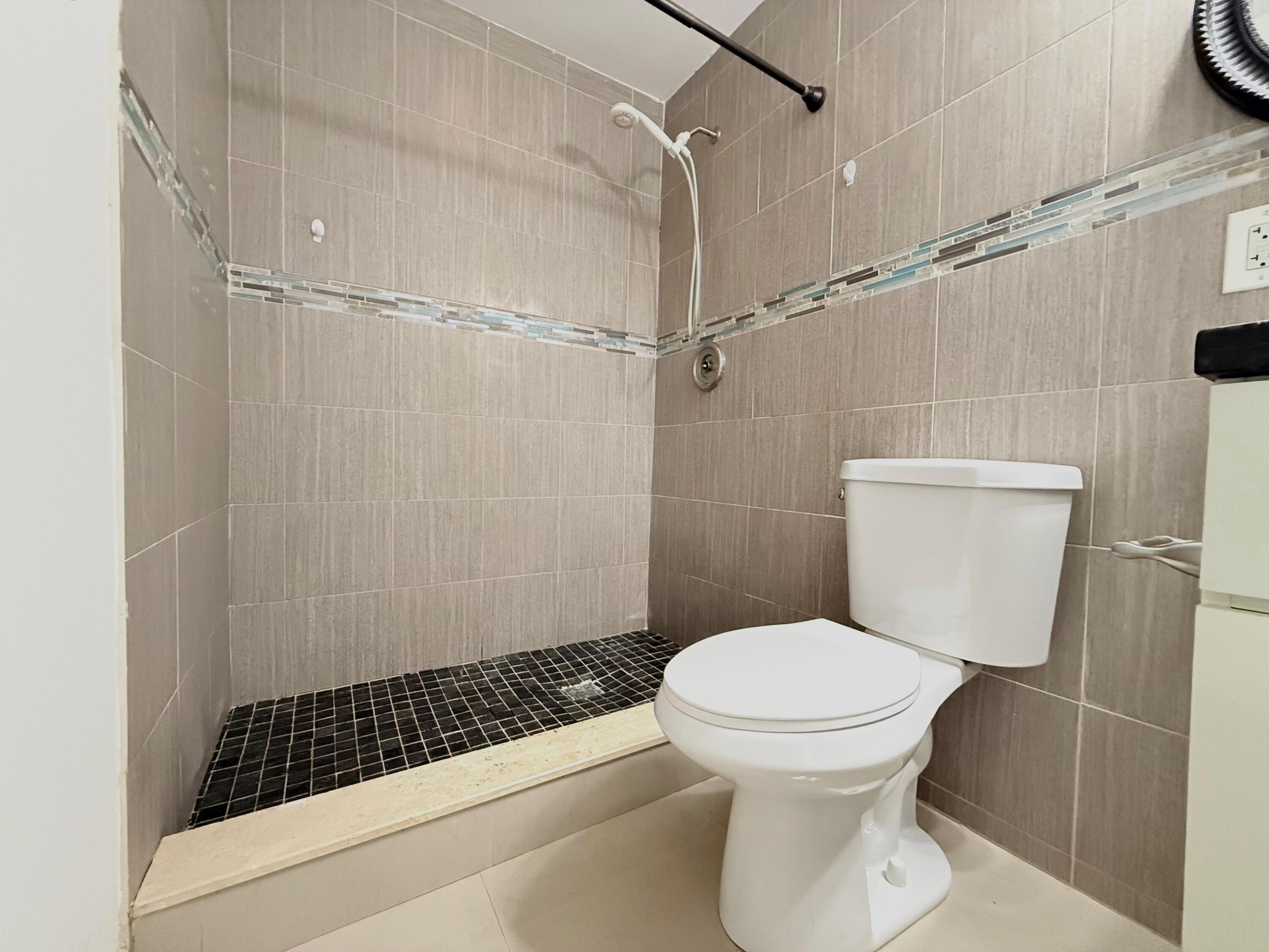 815 Upland Road, Unit 7 West Palm Beach, FL 33401 - Photo 10 of 13 WhatsApp Image 2026-02-10 at 16.09.47 (5