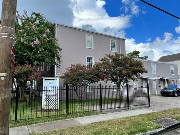 $950 | 145 North Telemachus Street, Unit 1, New Orleans, LA 70119
