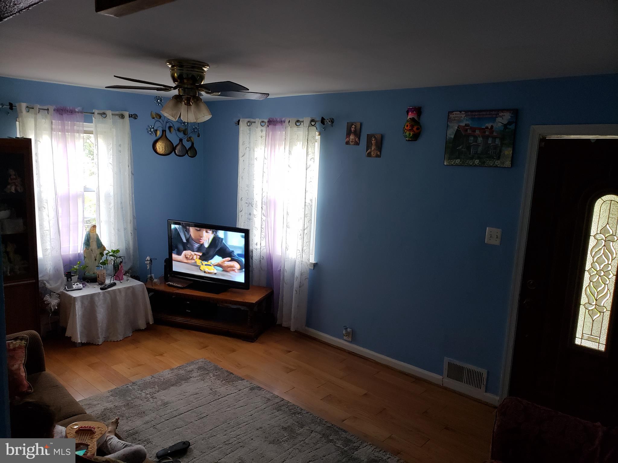6301 Landover Road Cheverly, MD 20785 - Photo 3 of 26 Living Room (Main Floor)