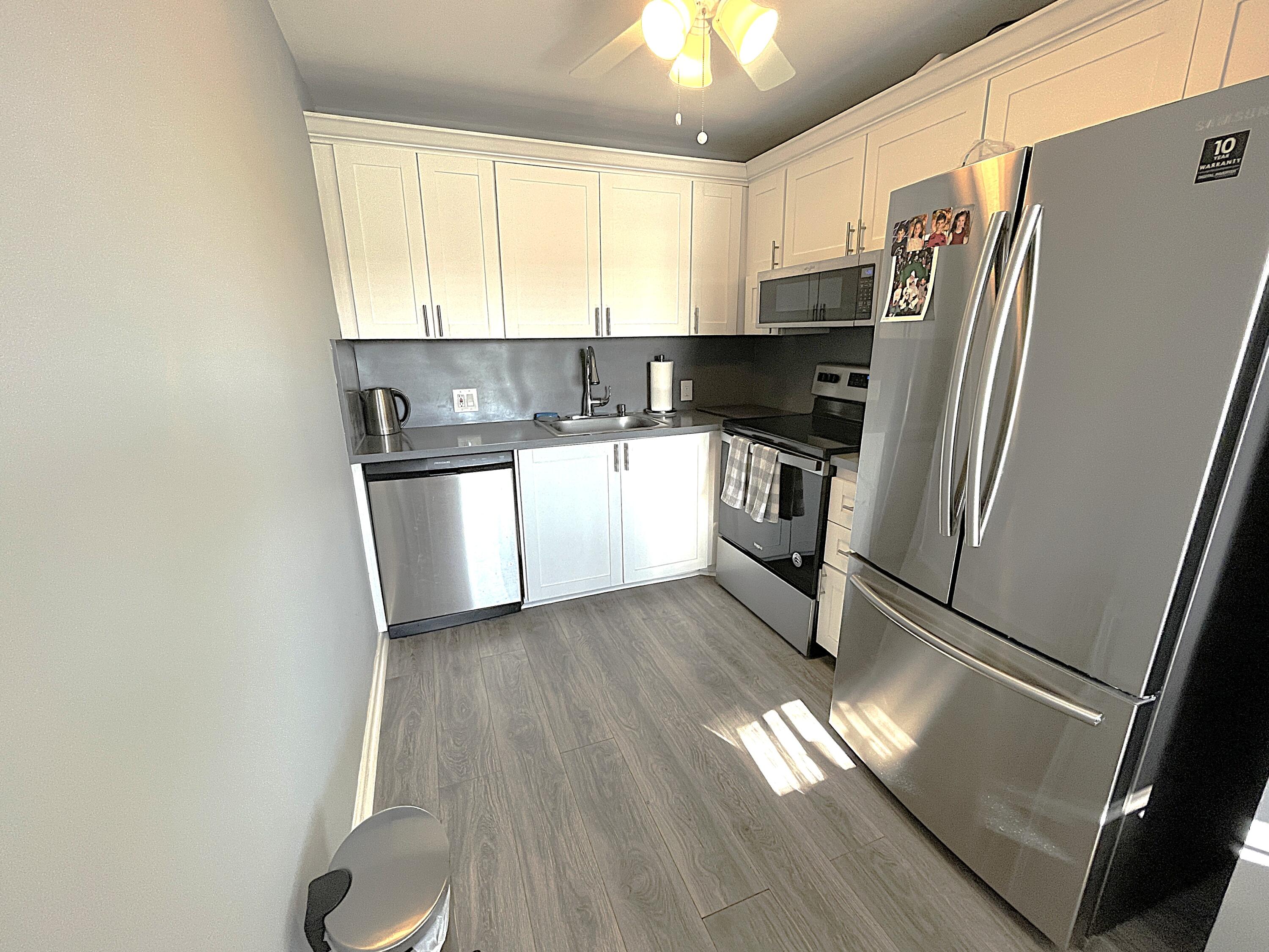 334 Brighton H Boca Raton, FL 33434 - Photo 8 of 23 Kitchen