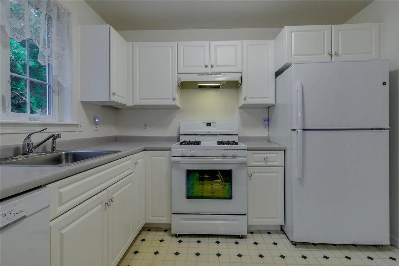 89 Wellington Hill Road Manchester, NH 03104 - Photo 5 of 25 Gallery Image 5
