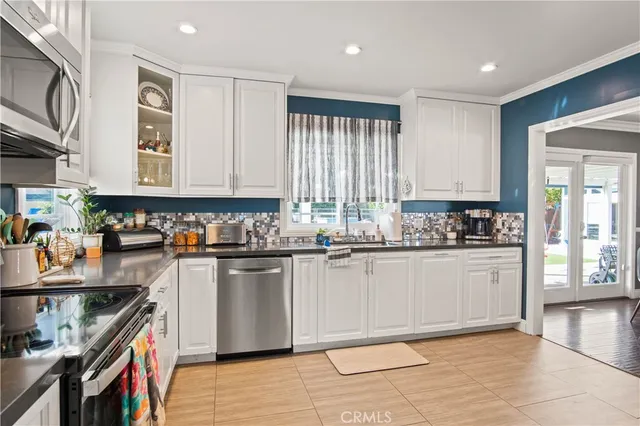 $8,000 | 6835 Aldea Avenue, Van Nuys, CA 91406