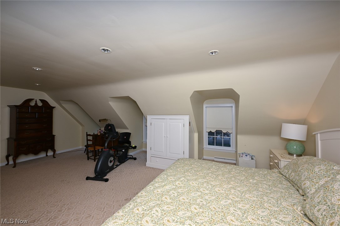 300 Simon Road Hudson, OH 44236 - Photo 18 of 35 Owner's Suite with an En Suite Bath