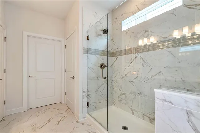 a en suite bathroom with 2 sink and a mirror