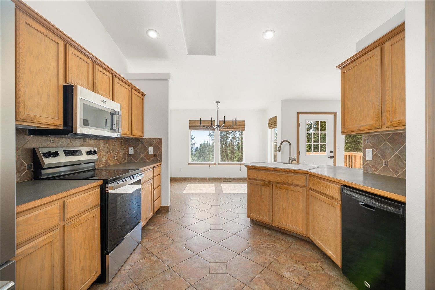 15519 East Tallman Road Chattaroy, WA 99003 - Photo 16 of 49