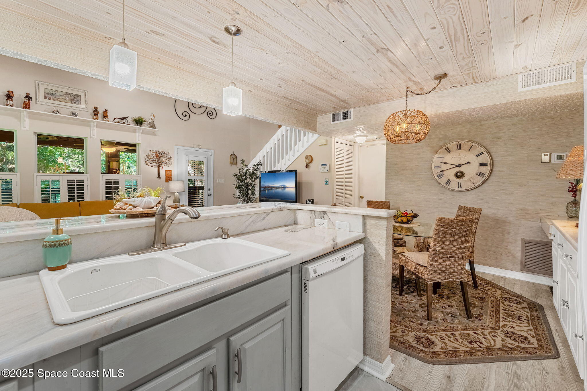 6205 Treetop Drive Melbourne Beach, FL 32951 - Photo 7 of 36