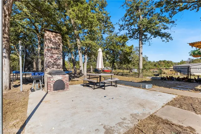 $305,000 | 316 Holly Drive, Caldwell, TX 77836