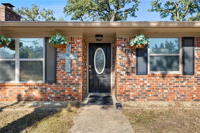 $305,000 | 316 Holly Drive, Caldwell, TX 77836