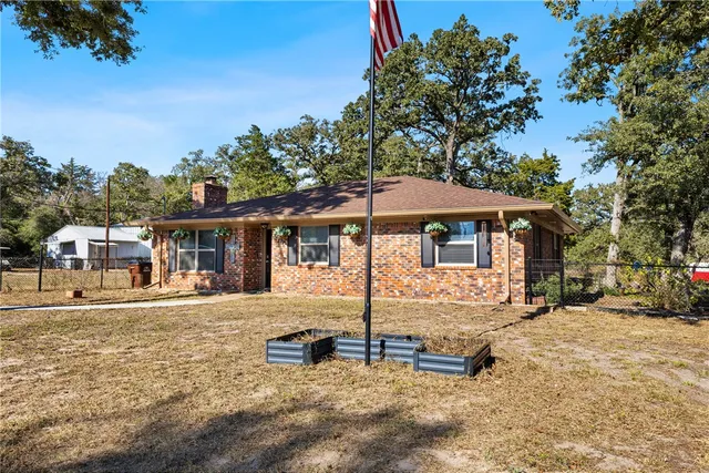 $305,000 | 316 Holly Drive, Caldwell, TX 77836