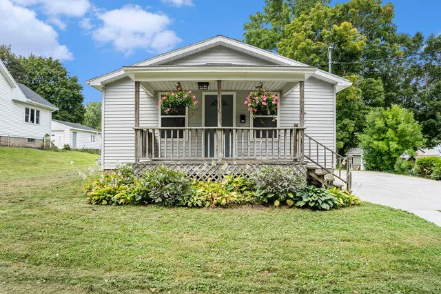 $201,900 | 916 Yeomans Street, Ionia, MI 48846