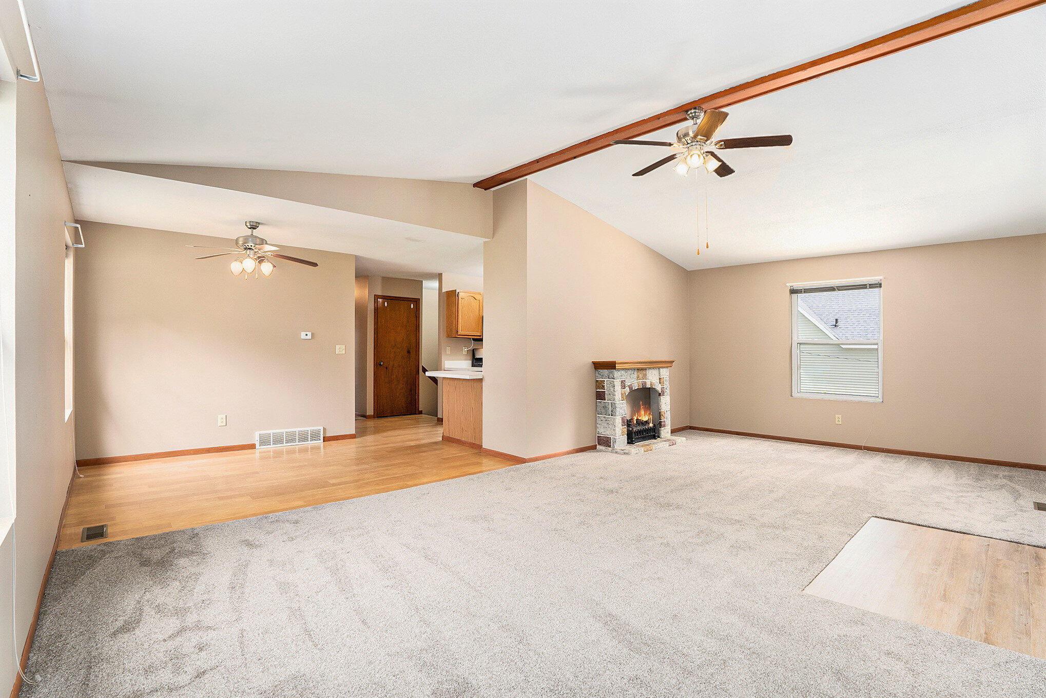 916 Yeomans Street Ionia, MI 48846 - Photo 4 of 18 005_file_638