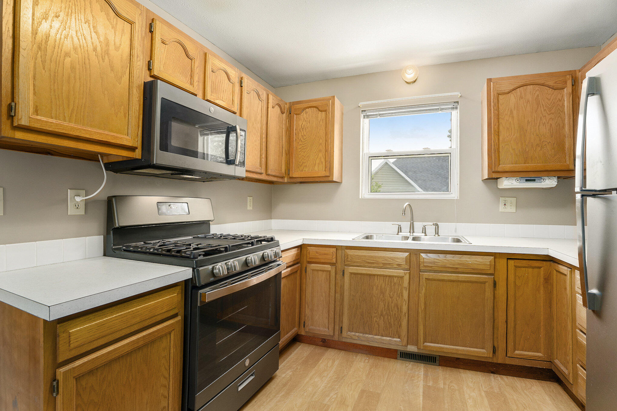 916 Yeomans Street Ionia, MI 48846 - Photo 6 of 18 007_file_692