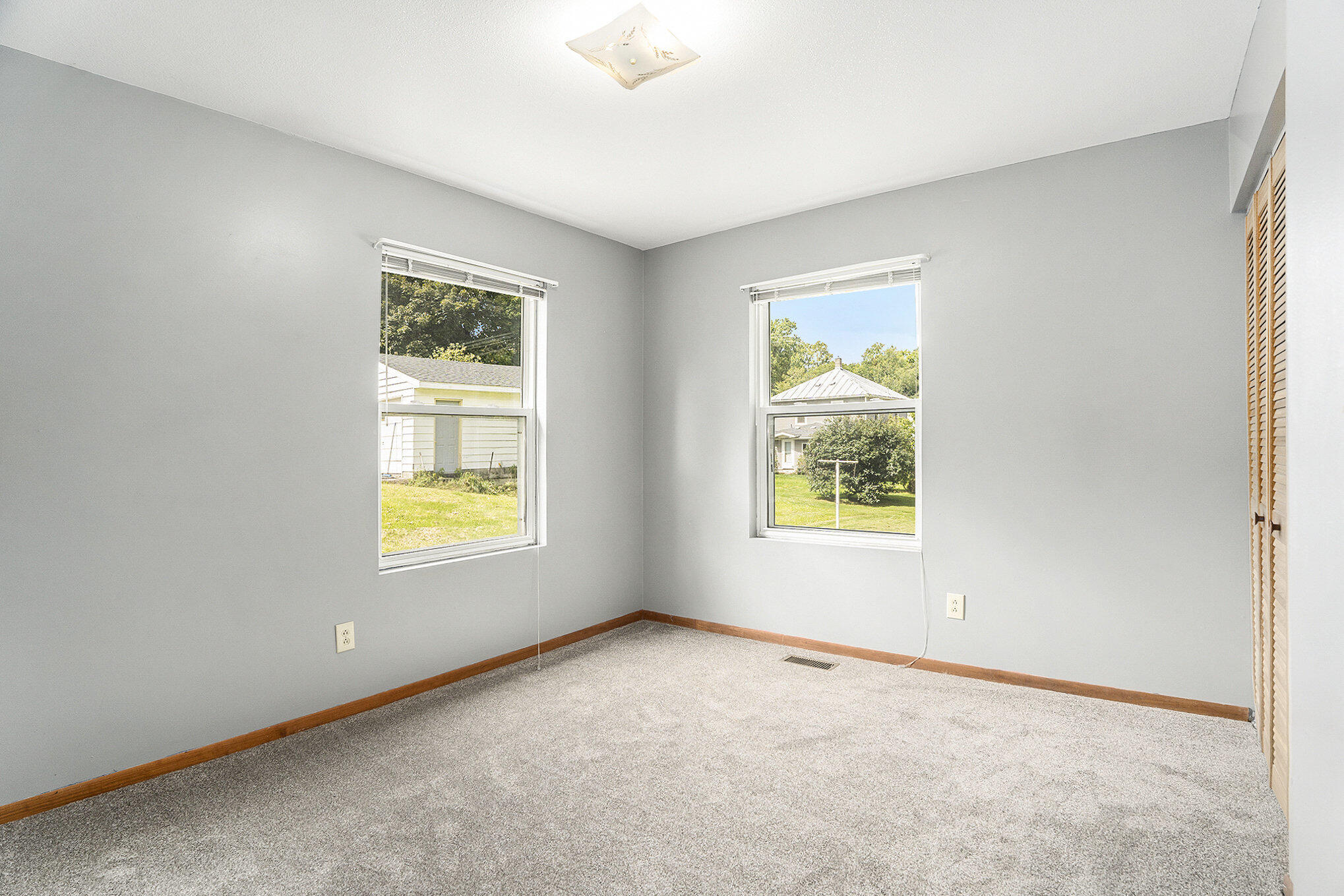 916 Yeomans Street Ionia, MI 48846 - Photo 9 of 18 010_file_706