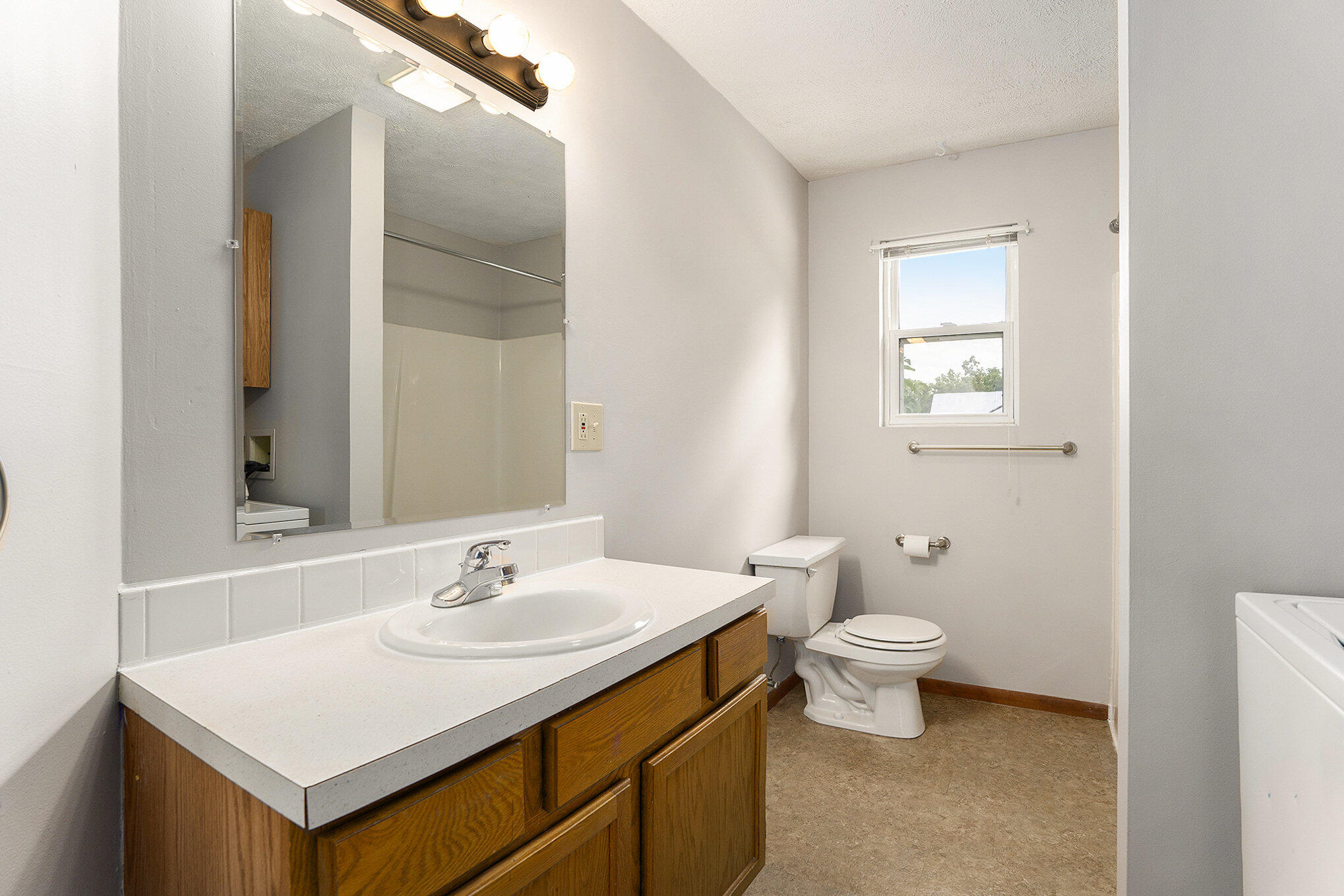 916 Yeomans Street Ionia, MI 48846 - Photo 10 of 18 011_file_9