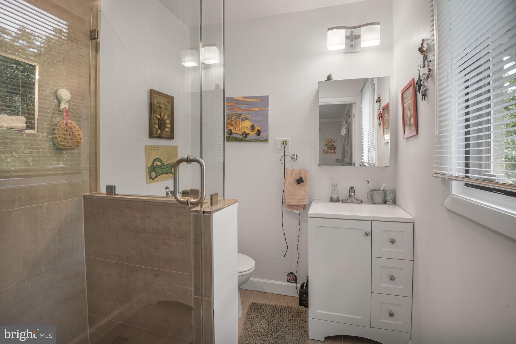 6322 Walhonding Road Bethesda, MD 20816 - Photo 13 of 28 Gallery Image 13