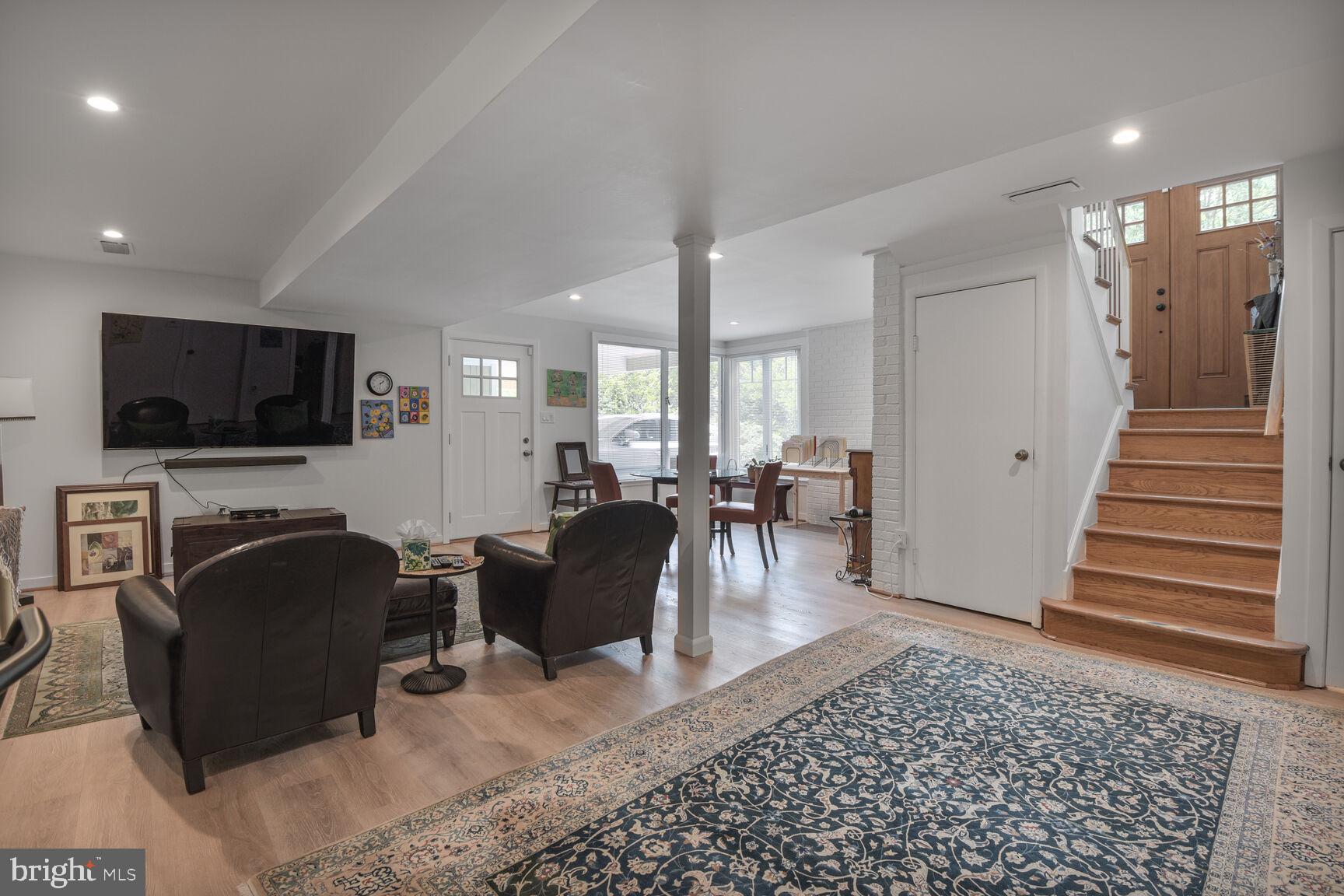 6322 Walhonding Road Bethesda, MD 20816 - Photo 18 of 28 Gallery Image 18