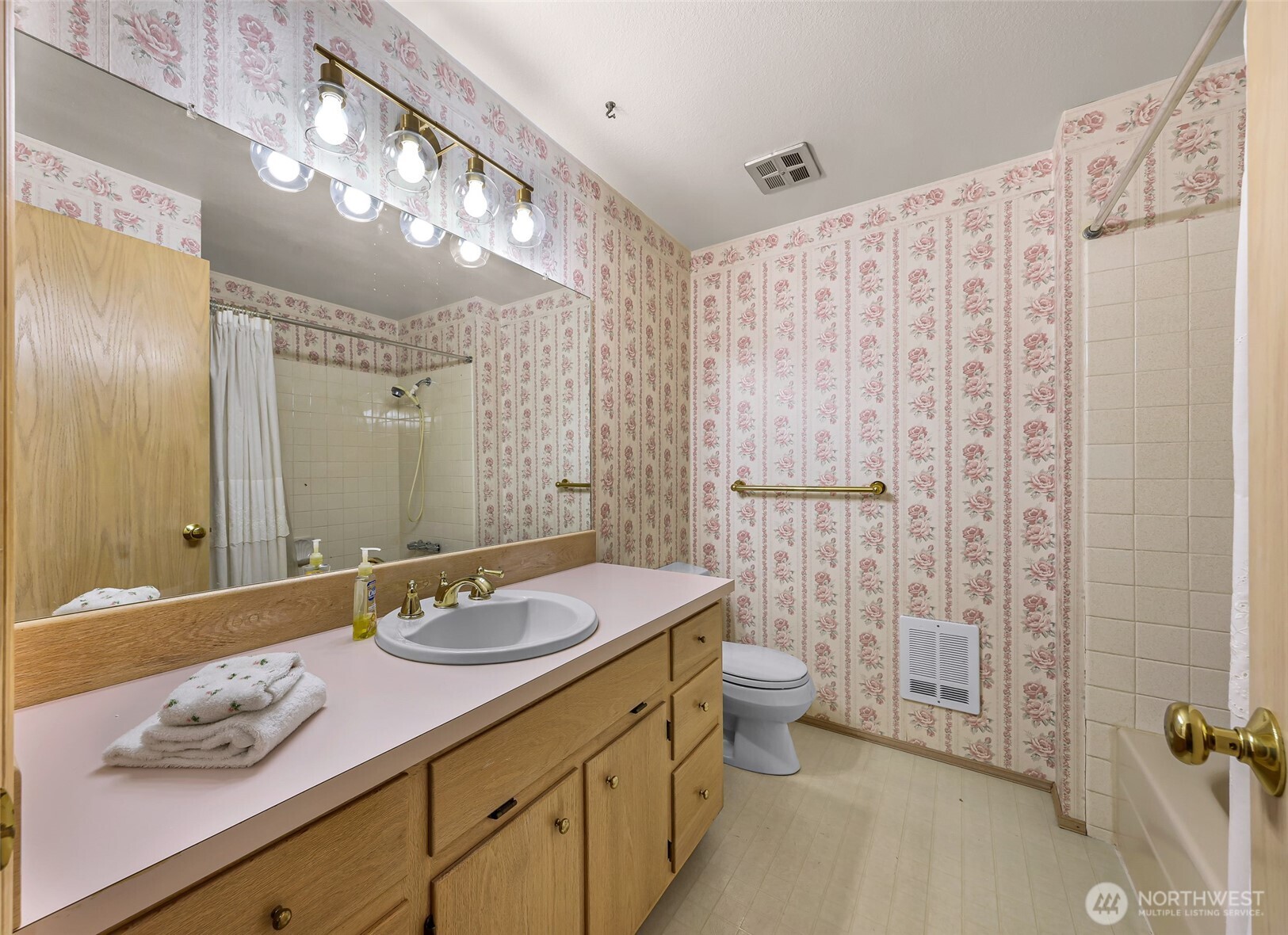 1834 Northeast Sumner Drive Oak Harbor, WA 98277 - Photo 17 of 37 a bathroom with a double vanity sink toilet and shower