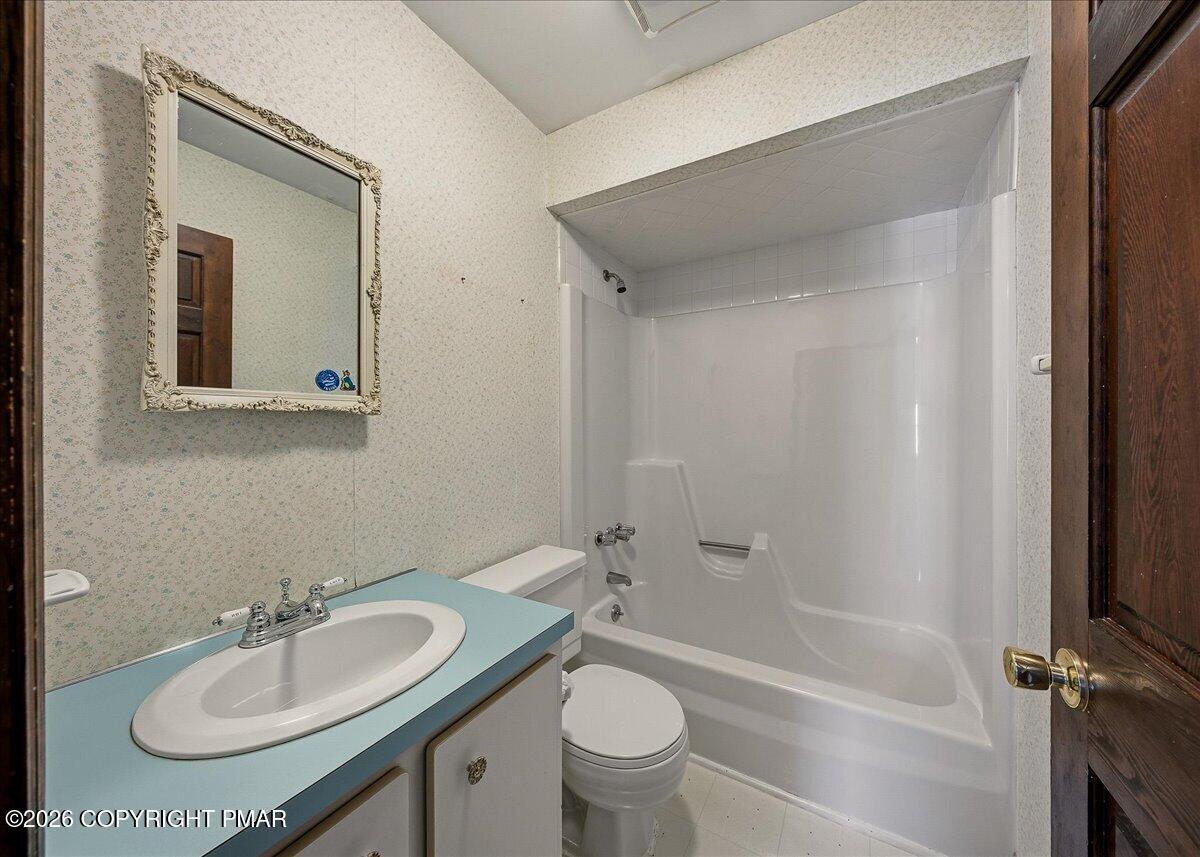 30 Yorktown Road Mountain Top, PA 18707 - Photo 25 of 31 Full Bath