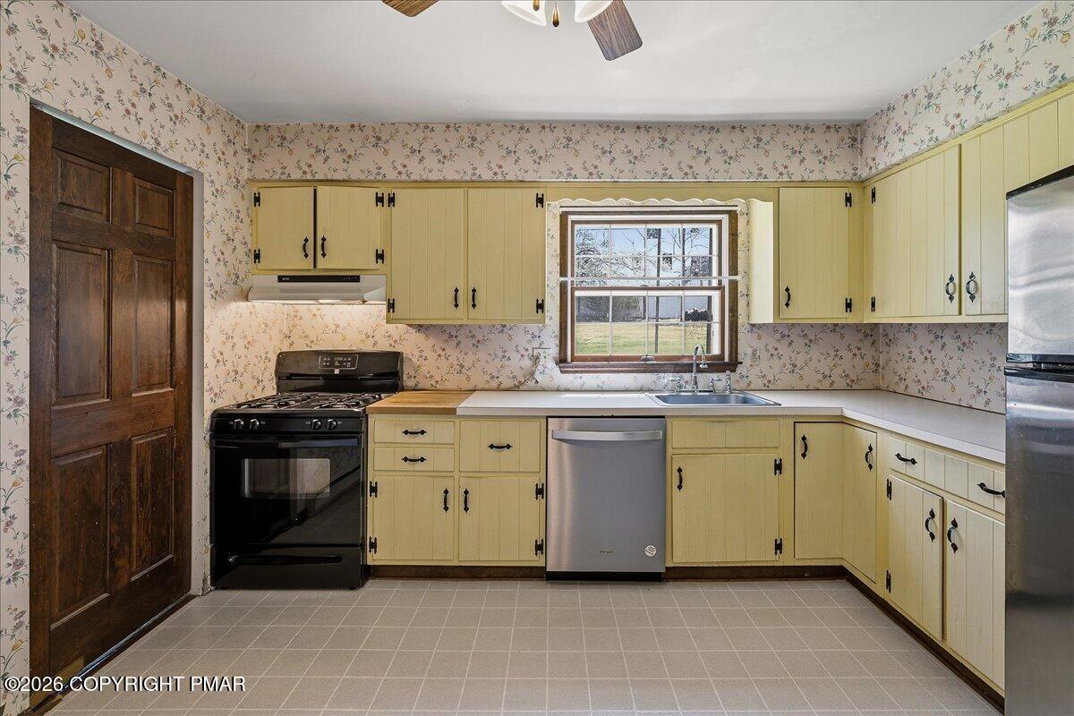 30 Yorktown Road Mountain Top, PA 18707 - Photo 7 of 31 Kitchen