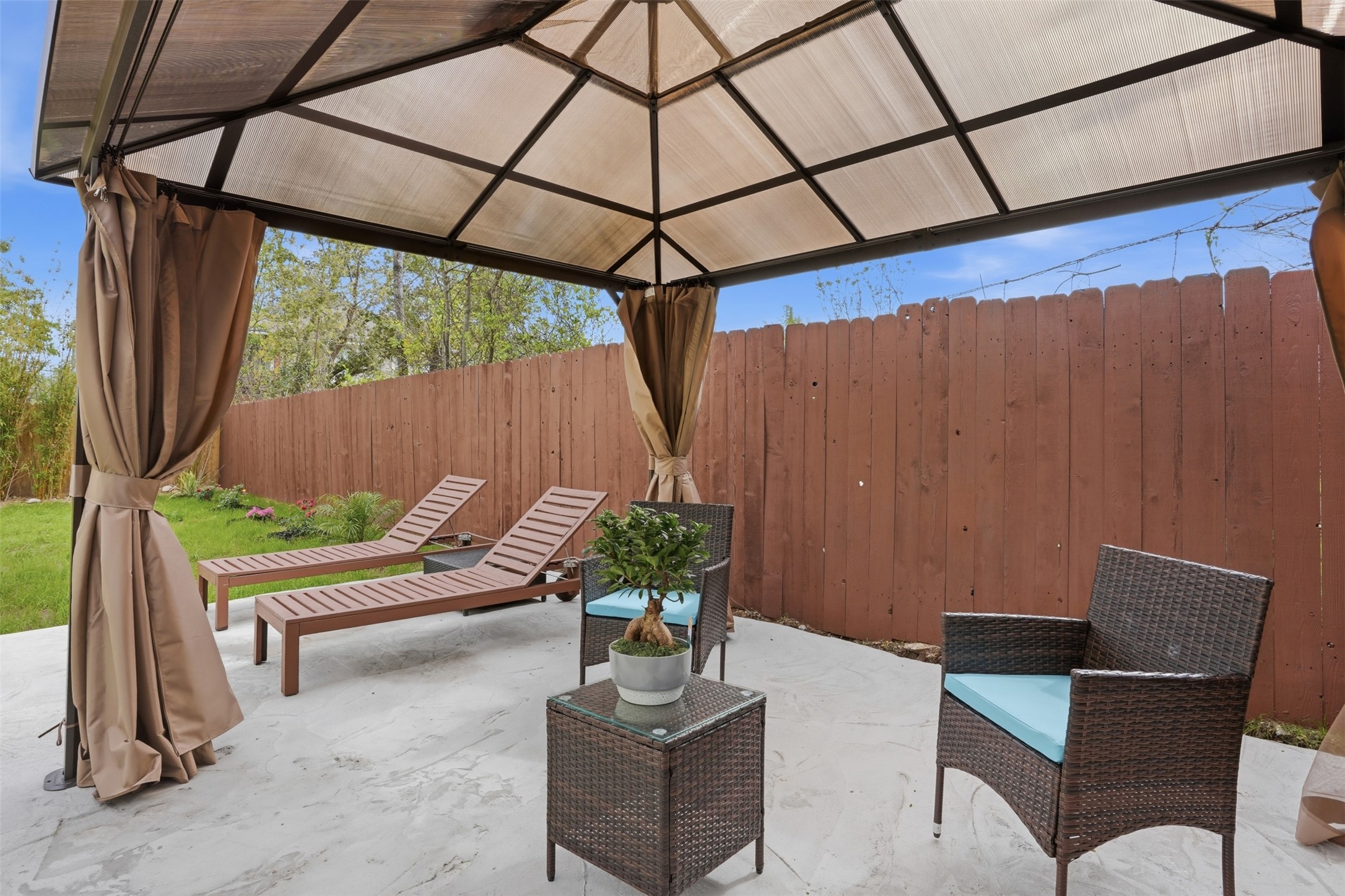 1185 Springdale Road Austin, TX 78721 - Photo 24 of 32 a house view with a seating space