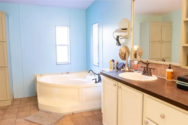 $299,000 | 147 Riley Lake Drive, Hawthorne, FL 32640