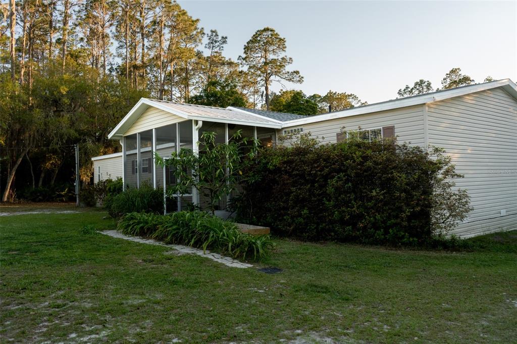 147 Riley Lake Drive Hawthorne, FL 32640 - Photo 2 of 25