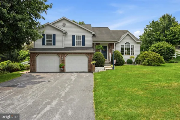 $475,000 | 121 Meadowview Drive, Gap, PA 17527