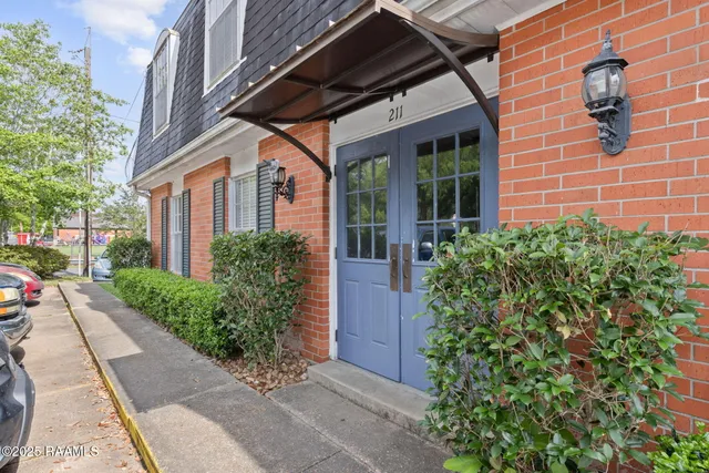 $1,050 | 211 Versailles Boulevard, Unit 5, Lafayette, LA 70501