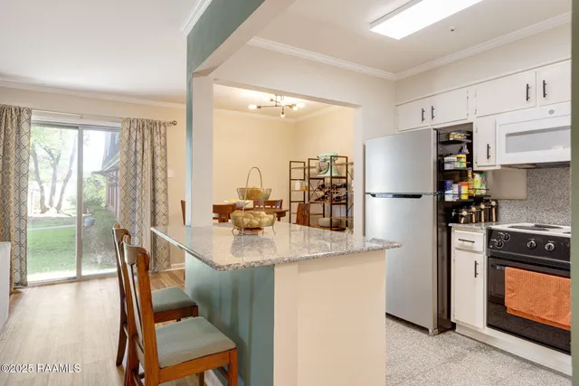 $1,050 | 211 Versailles Boulevard, Unit 5, Lafayette, LA 70501