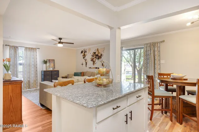 $1,050 | 211 Versailles Boulevard, Unit 5, Lafayette, LA 70501