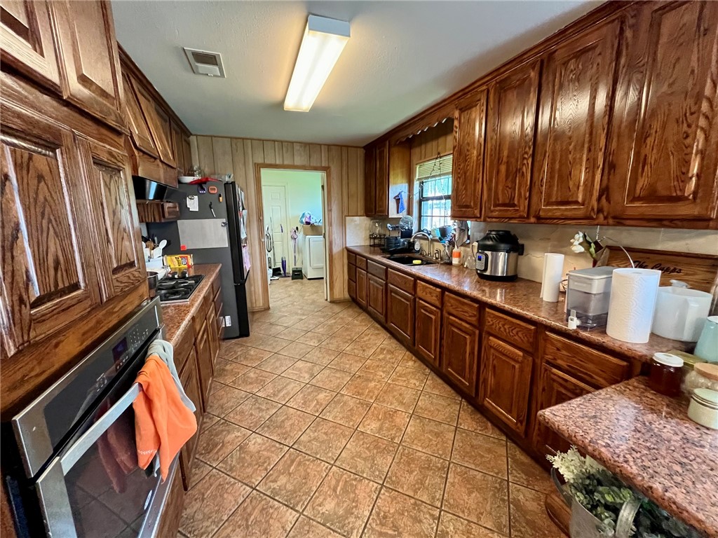 909 Anderson Street Hearne, TX 77859 - Photo 9 of 22