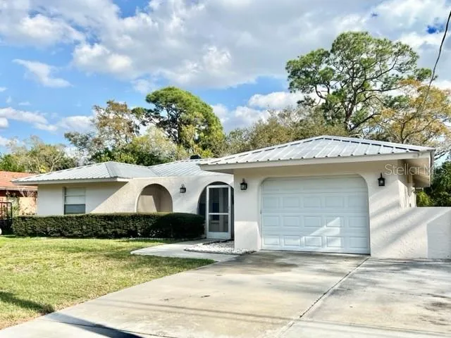 $2,300 | 4514 Beacon Drive, Sarasota, FL 34232