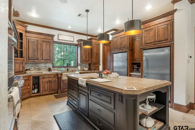 $1,290,000 | 2356 Anderson County Road 403, Palestine, TX 75803