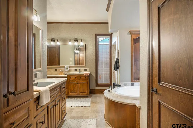 $1,290,000 | 2356 Anderson County Road 403, Palestine, TX 75803