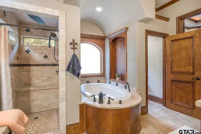 $1,290,000 | 2356 Anderson County Road 403, Palestine, TX 75803