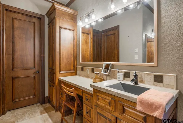 $1,290,000 | 2356 Anderson County Road 403, Palestine, TX 75803