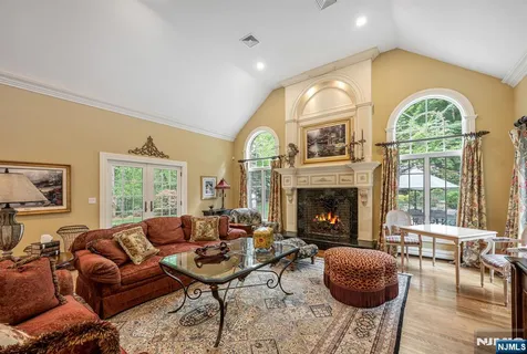$3,388,000 | 68 Bramshill Drive, Mahwah, NJ 07430