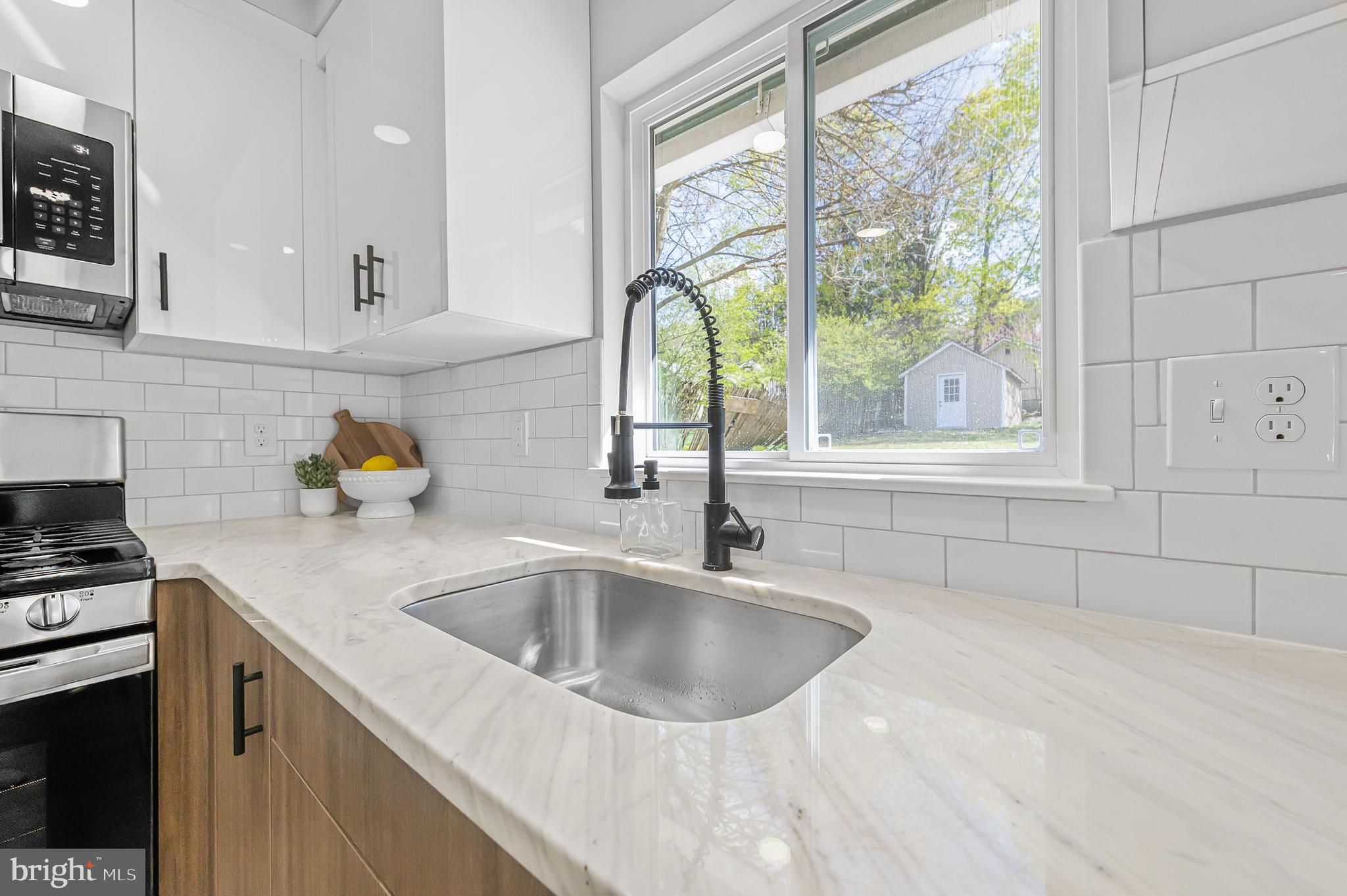 12 Gordon Road Glenside, PA 19038 - Photo 3 of 37