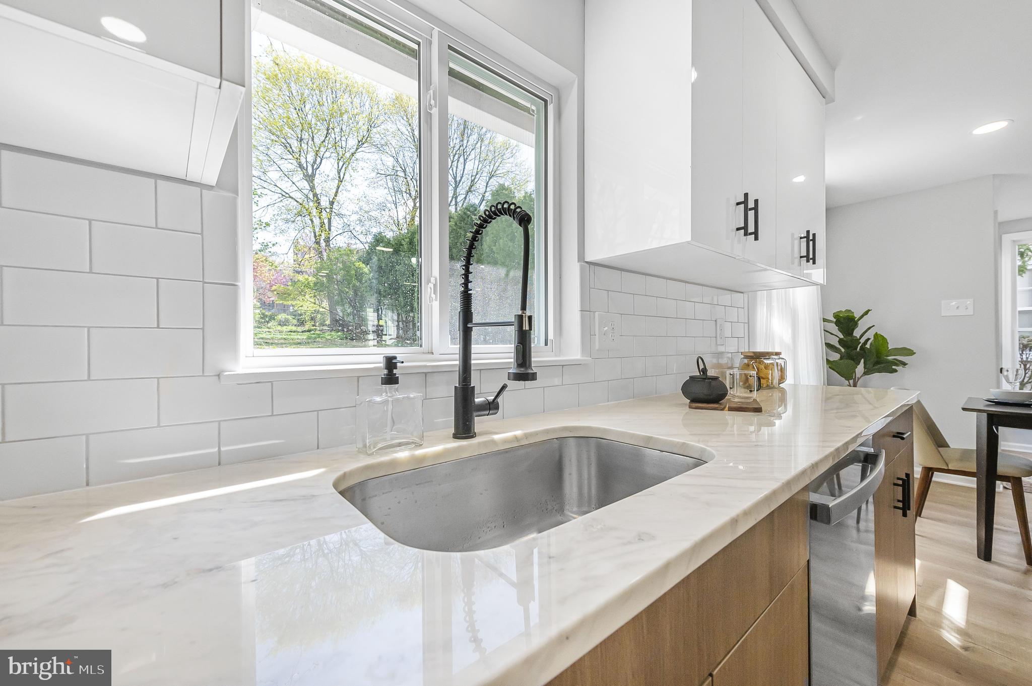 12 Gordon Road Glenside, PA 19038 - Photo 5 of 37