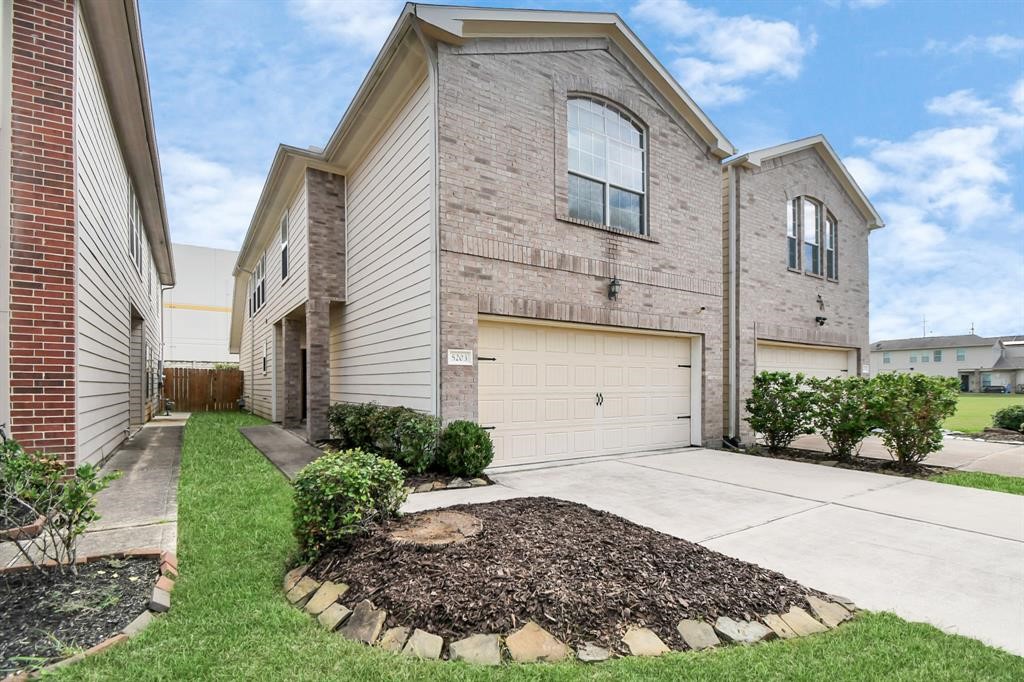 5203 Dartmoor Ridge Trail Houston, TX 77066 - Photo 2 of 42