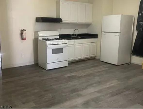 $1,990 | 286 Broadway, Unit 2, Paterson, NJ 07501